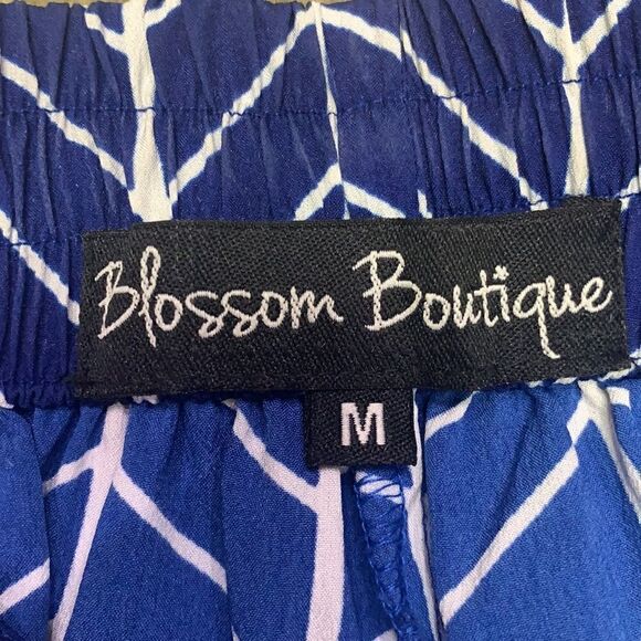 Blossom Boutique Ladies M Blue & White Patterned Silky-feeling Shorts - Picture 4 of 7